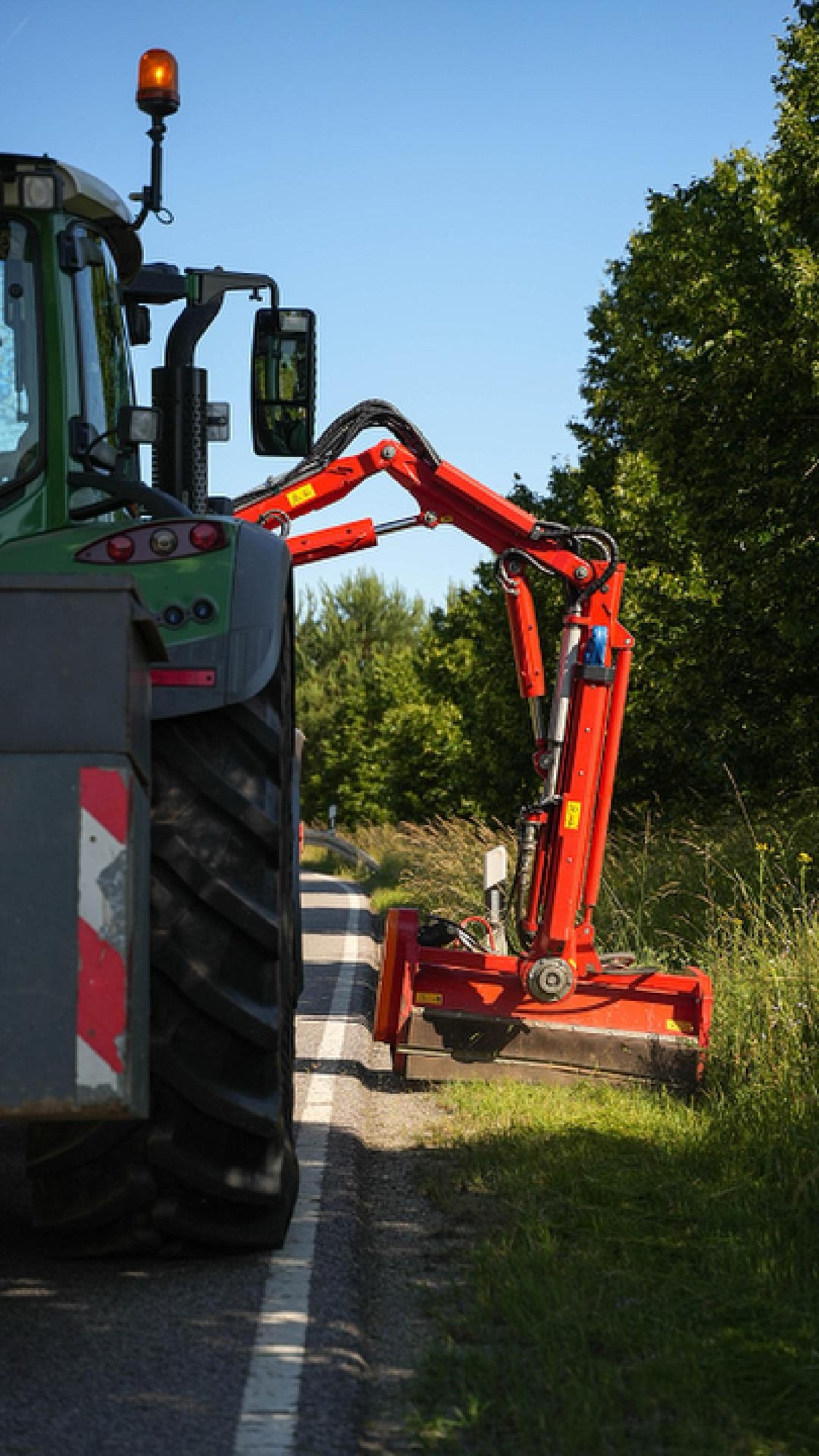 Landschaftspflege – Ausleger Mulcharbeit im Saarland